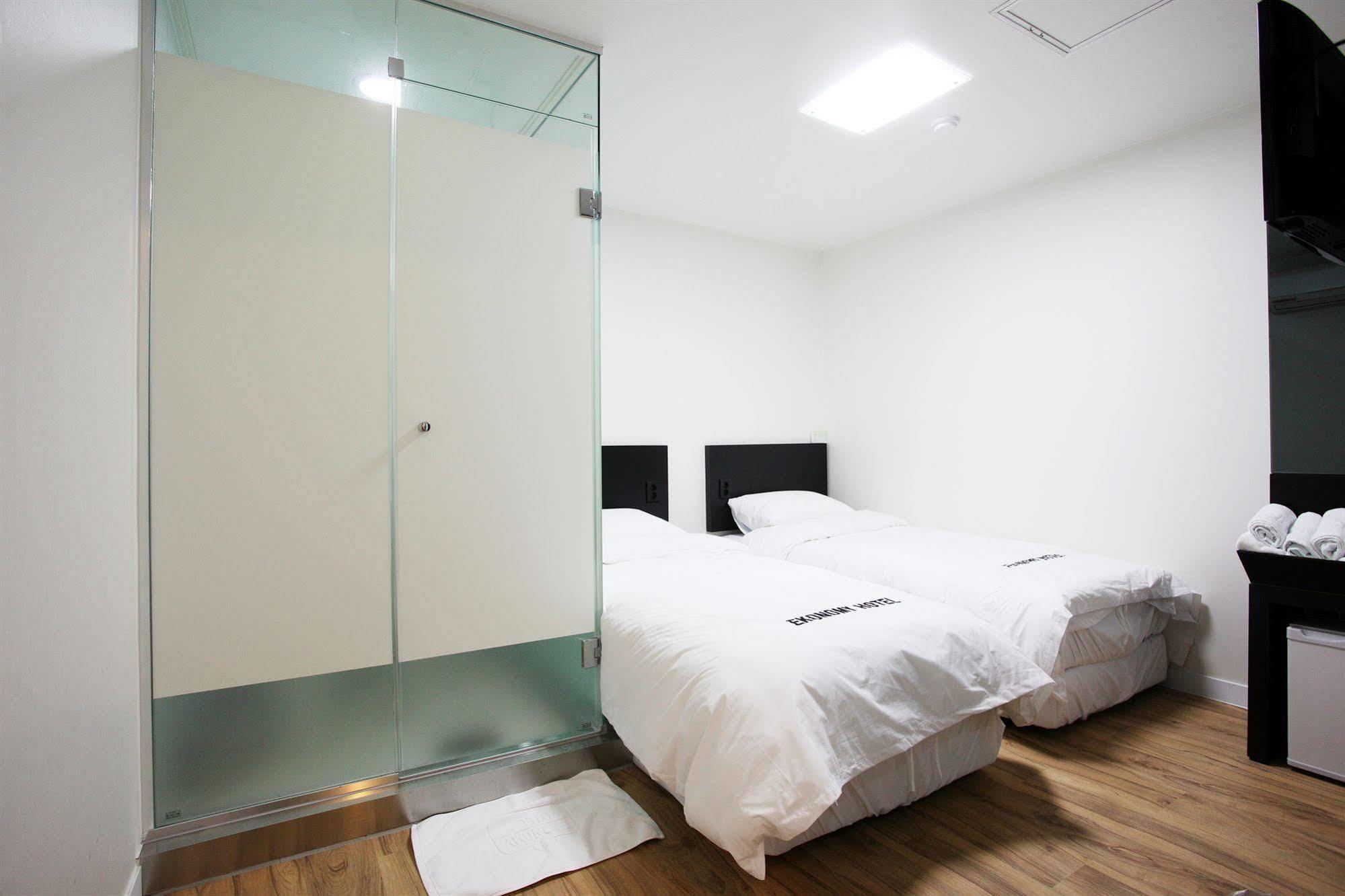 Ekonomy Hotel Myeongdong Central Seoul Exteriör bild