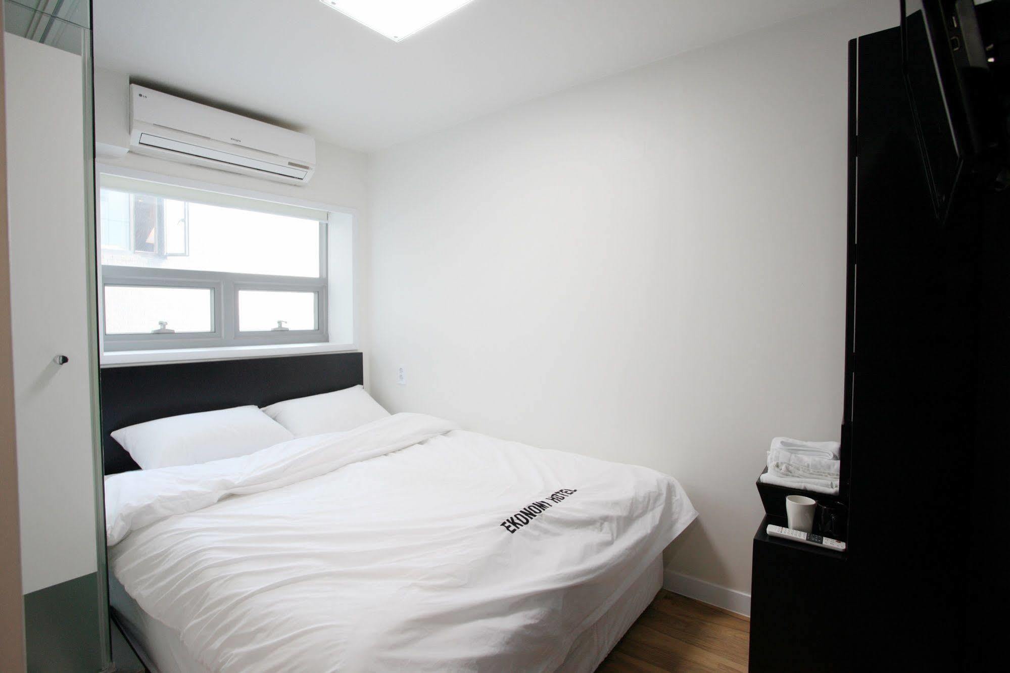 Ekonomy Hotel Myeongdong Central Seoul Exteriör bild