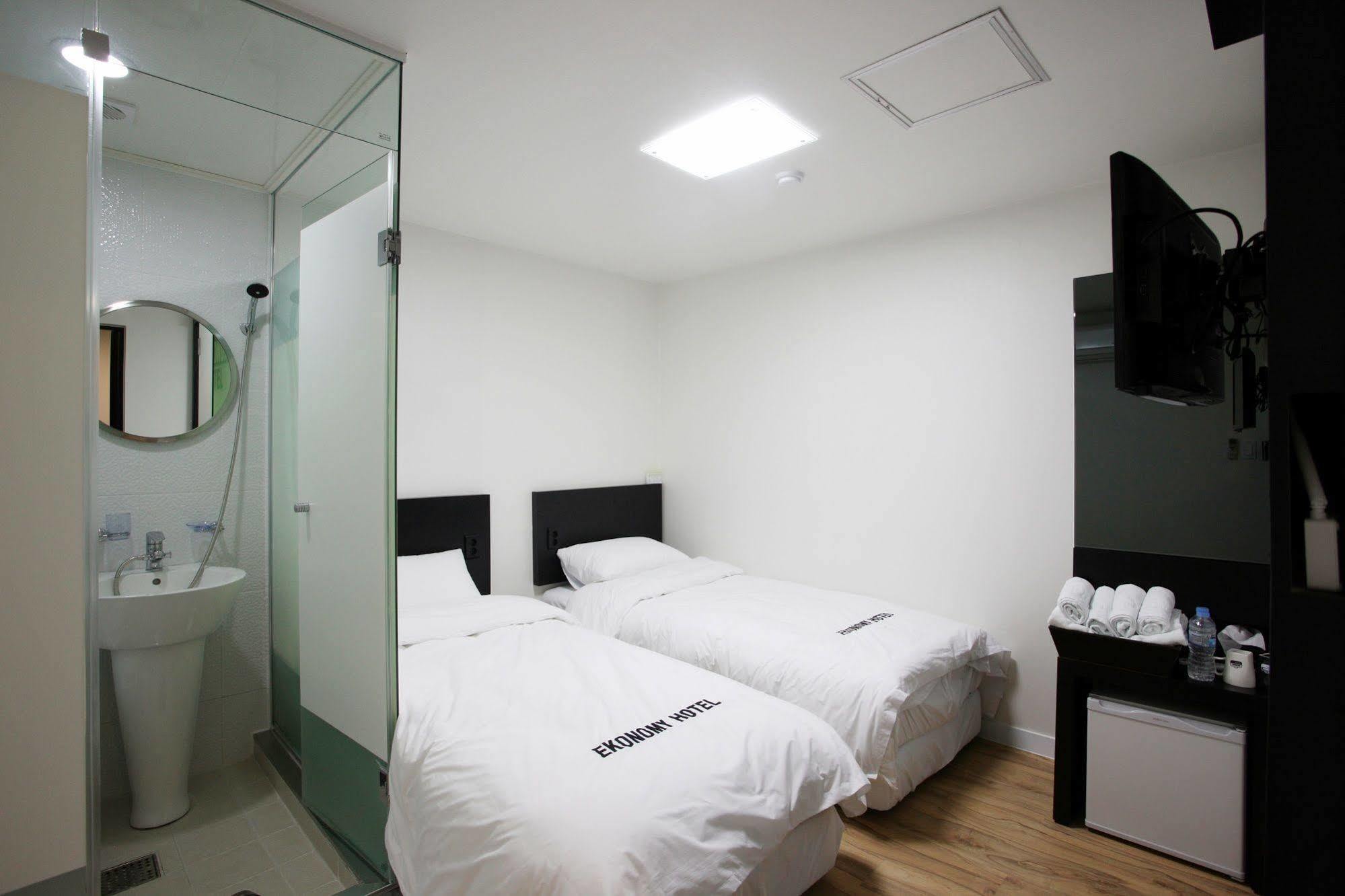 Ekonomy Hotel Myeongdong Central Seoul Exteriör bild