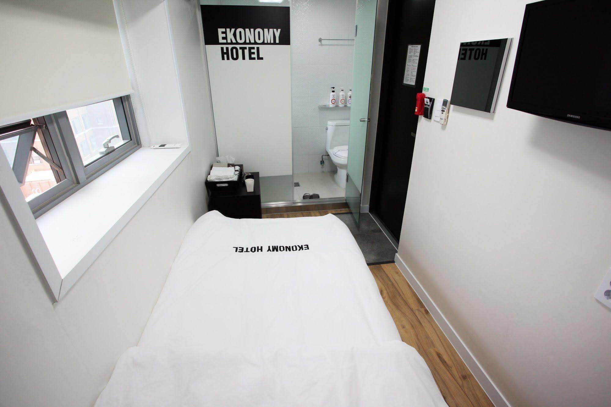 Ekonomy Hotel Myeongdong Central Seoul Exteriör bild