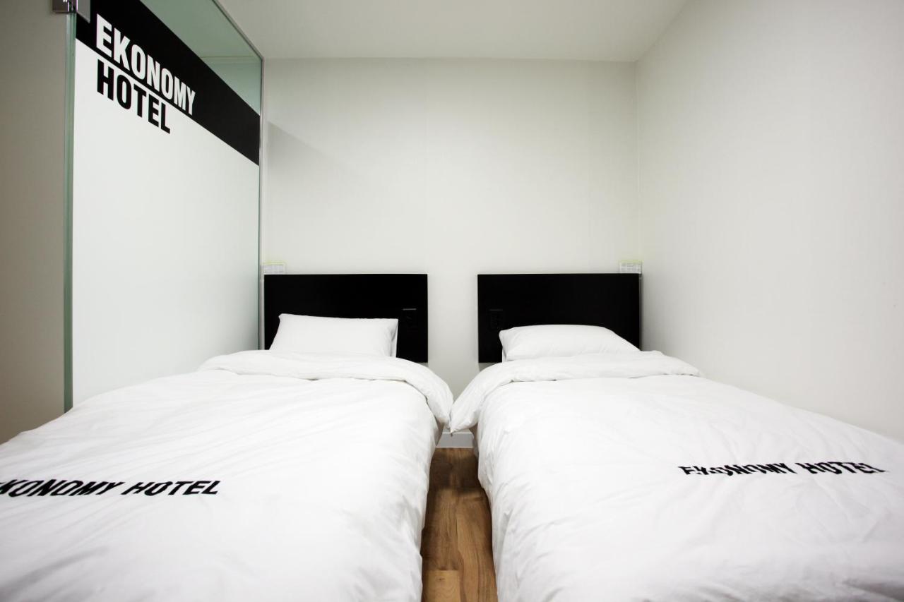 Ekonomy Hotel Myeongdong Central Seoul Exteriör bild