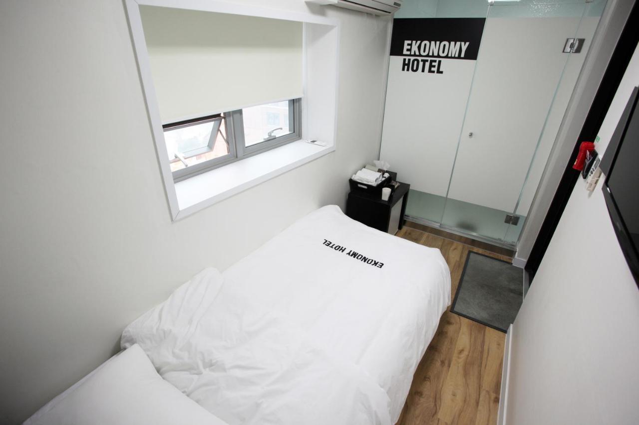 Ekonomy Hotel Myeongdong Central Seoul Exteriör bild