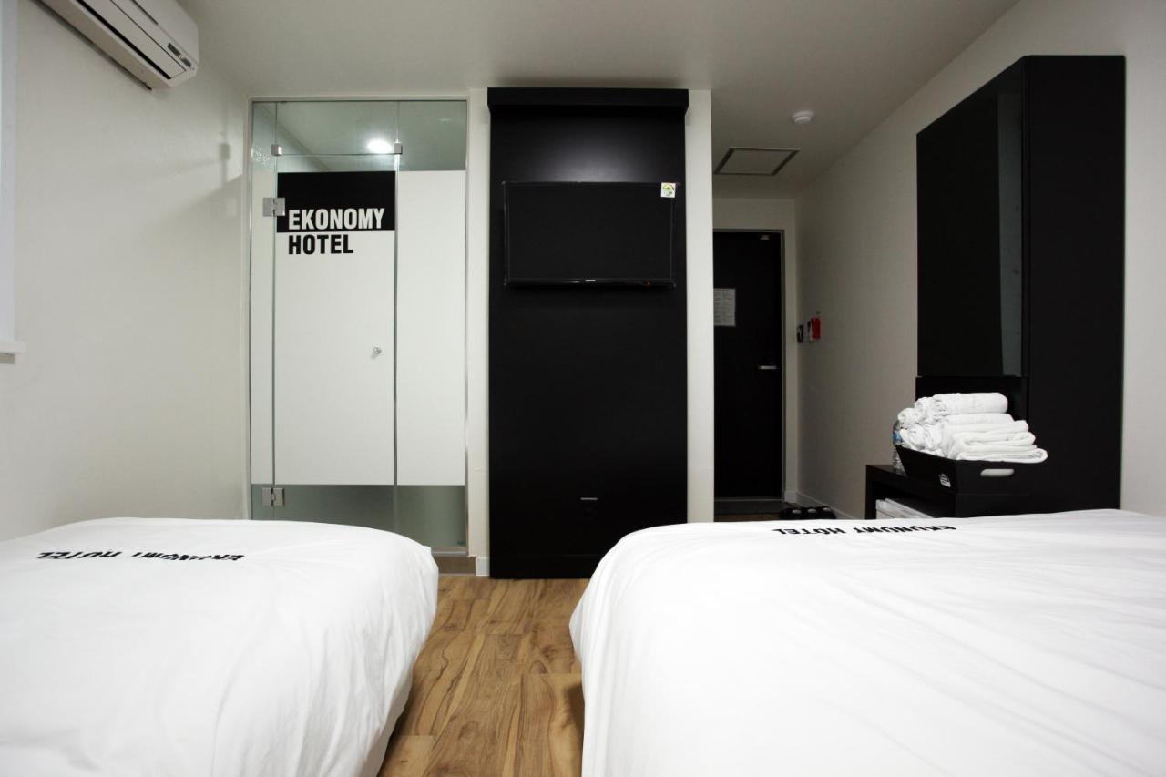 Ekonomy Hotel Myeongdong Central Seoul Exteriör bild