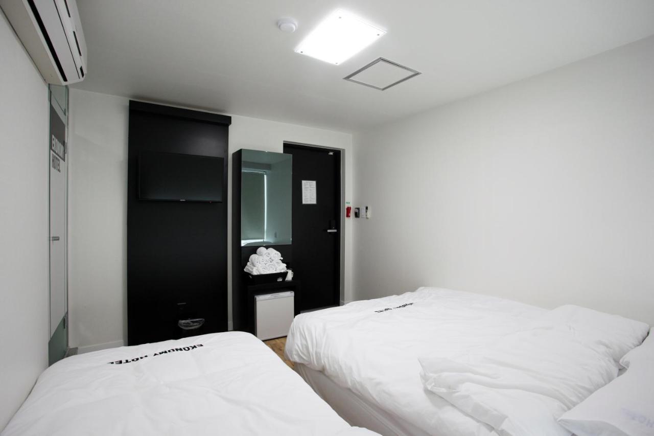 Ekonomy Hotel Myeongdong Central Seoul Exteriör bild
